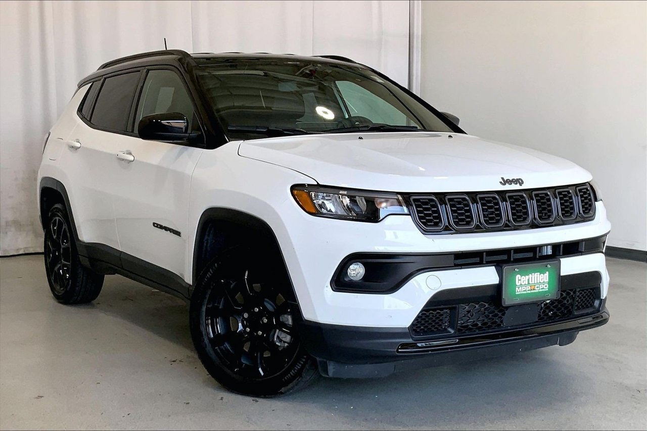Used 2024 Jeep Compass Latitude w/ Altitude Special Edition AWD/4WD image 32