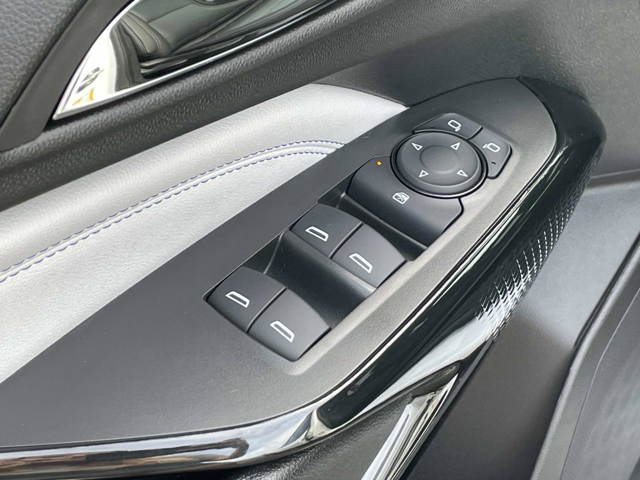 New 2026 Chevrolet Trax LT w/ LT Convenience Package FWD image 15