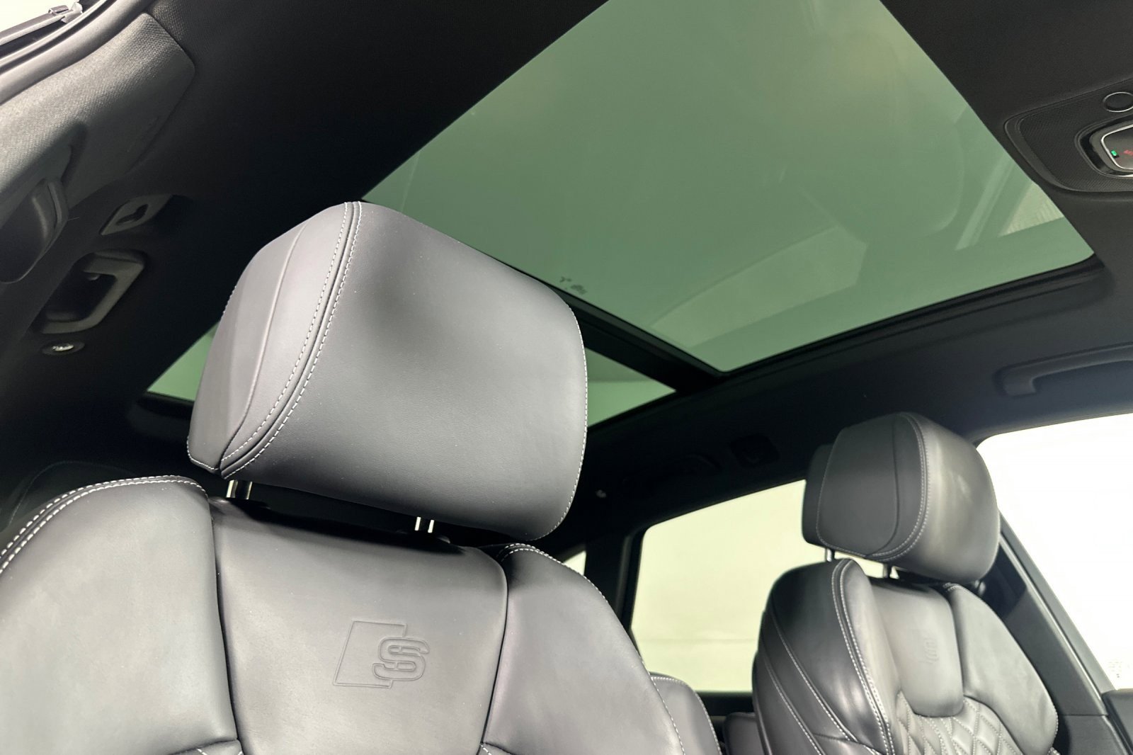 Used 2024 Audi SQ5 Premium Plus w/ Premium Plus Package image 16