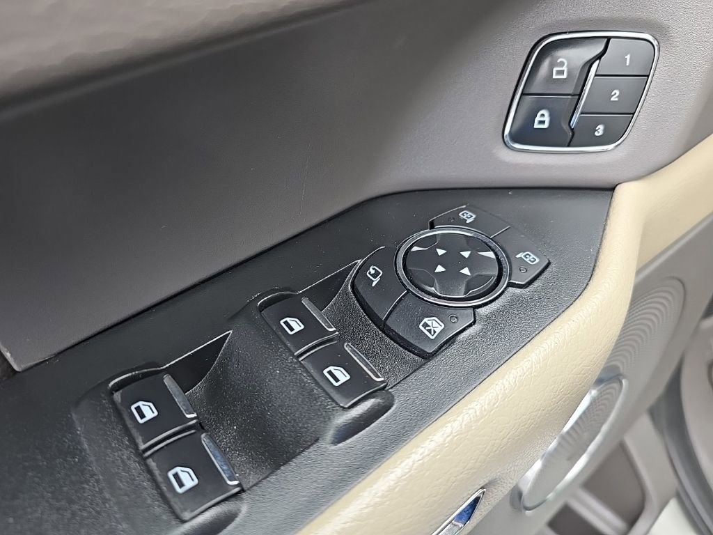 Used 2020 Ford Expedition XLT w/ Equipment Group 202A AWD/4WD image 8