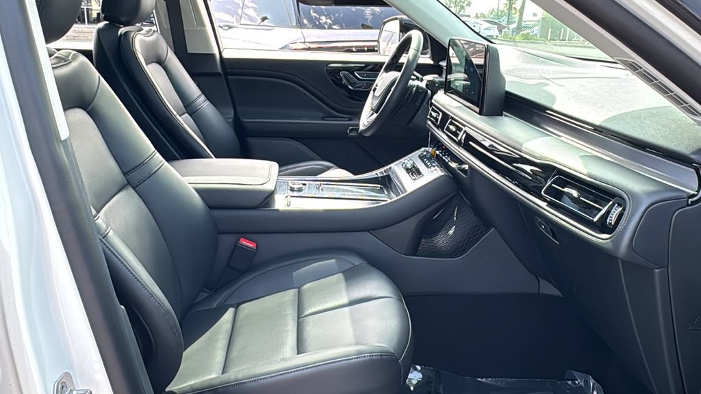 New 2026 Lincoln Aviator AWD w/ Jet Appearance Package image 25