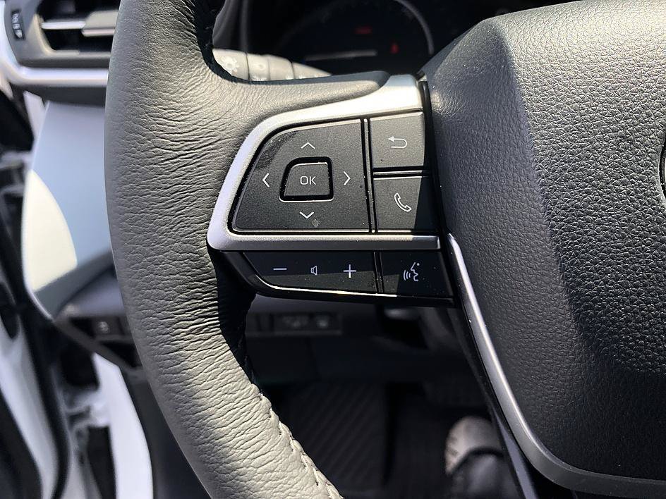Certified 2026 Toyota Sienna XLE FWD image 13