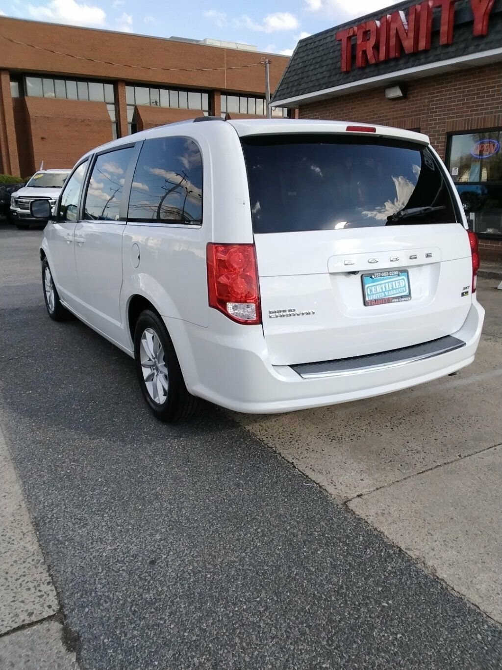 Used 2019 Dodge Grand Caravan SXT image 3