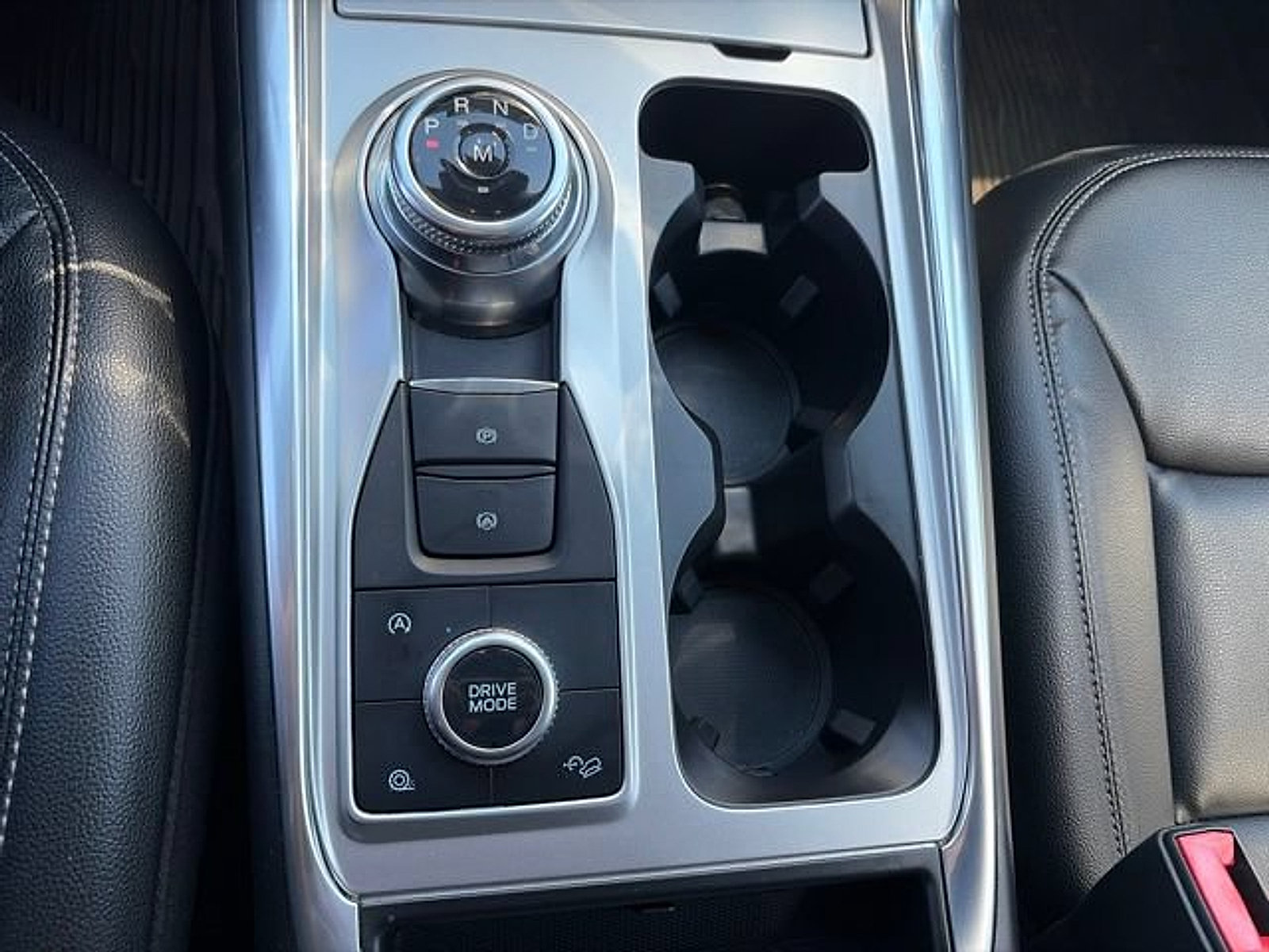 Used 2020 Ford Explorer XLT w/ Equipment Group 202A AWD/4WD image 21