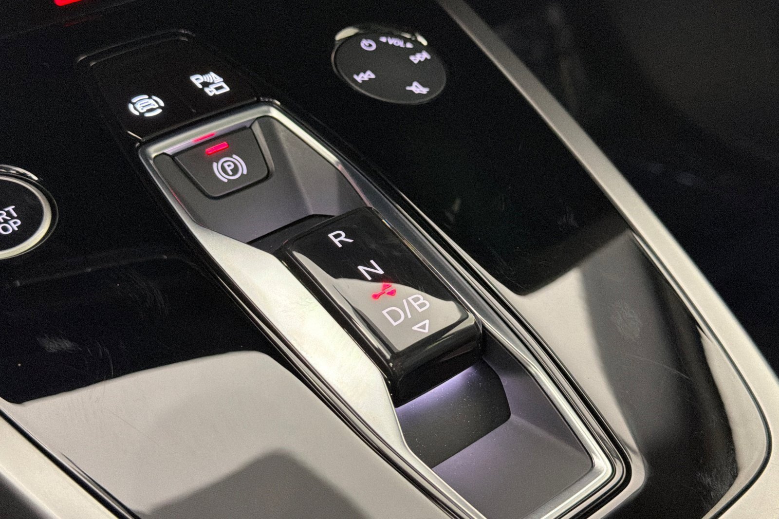 Used 2023 Audi Q4 e-tron Premium Plus w/ Premium Plus image 21