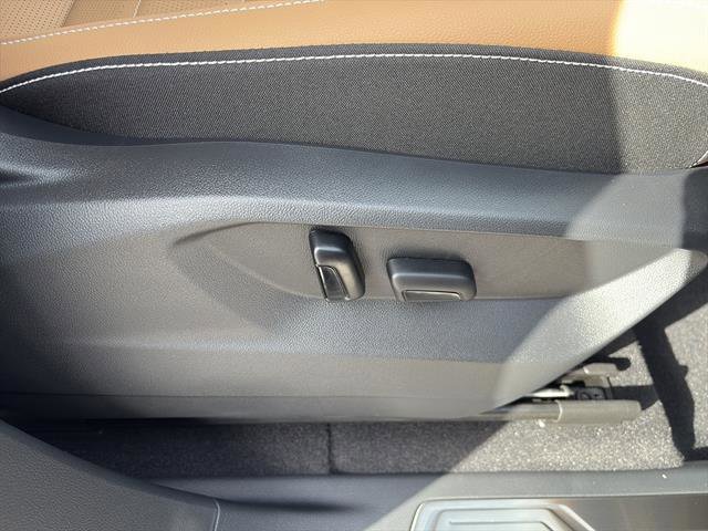 New 2026 Volkswagen Atlas Cross Sport SEL R-Line image 8