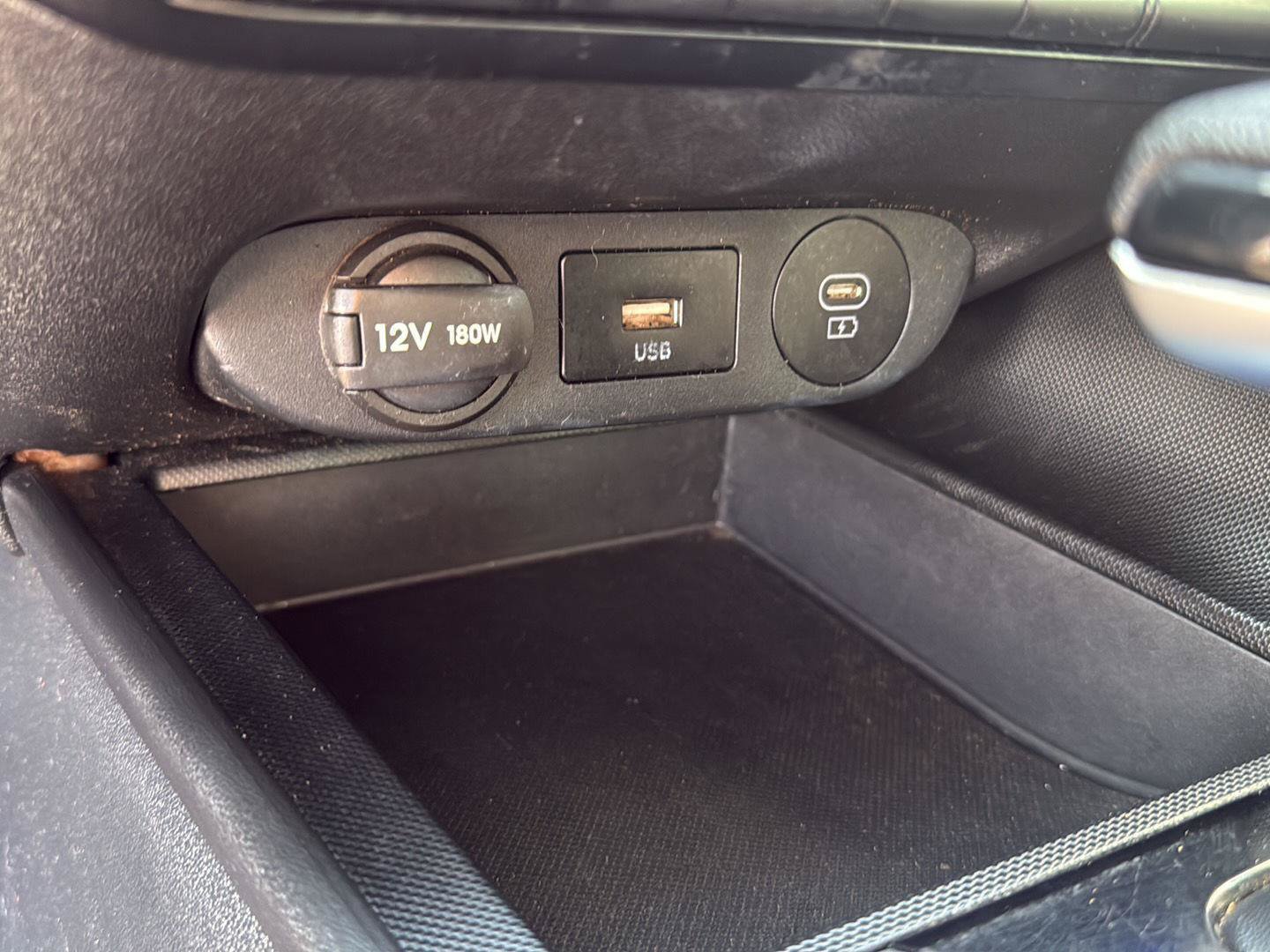 Used 2024 Hyundai Elantra SE FWD image 24