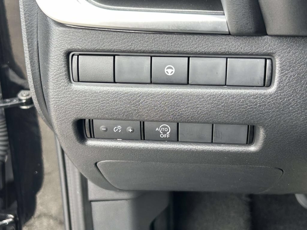 Used 2023 Nissan Rogue SV FWD image 33