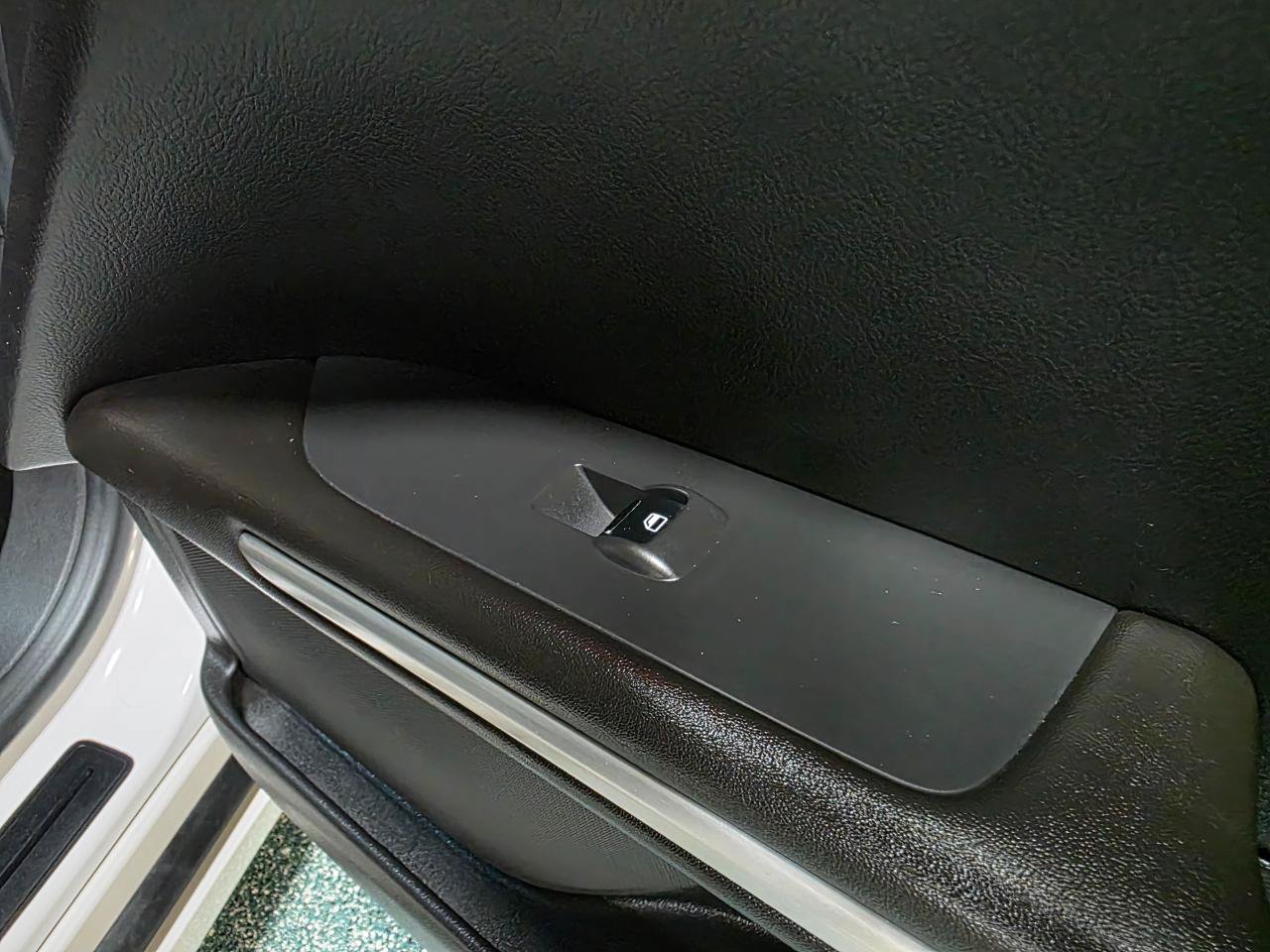 Used 2013 Lincoln MKZ FWD image 27