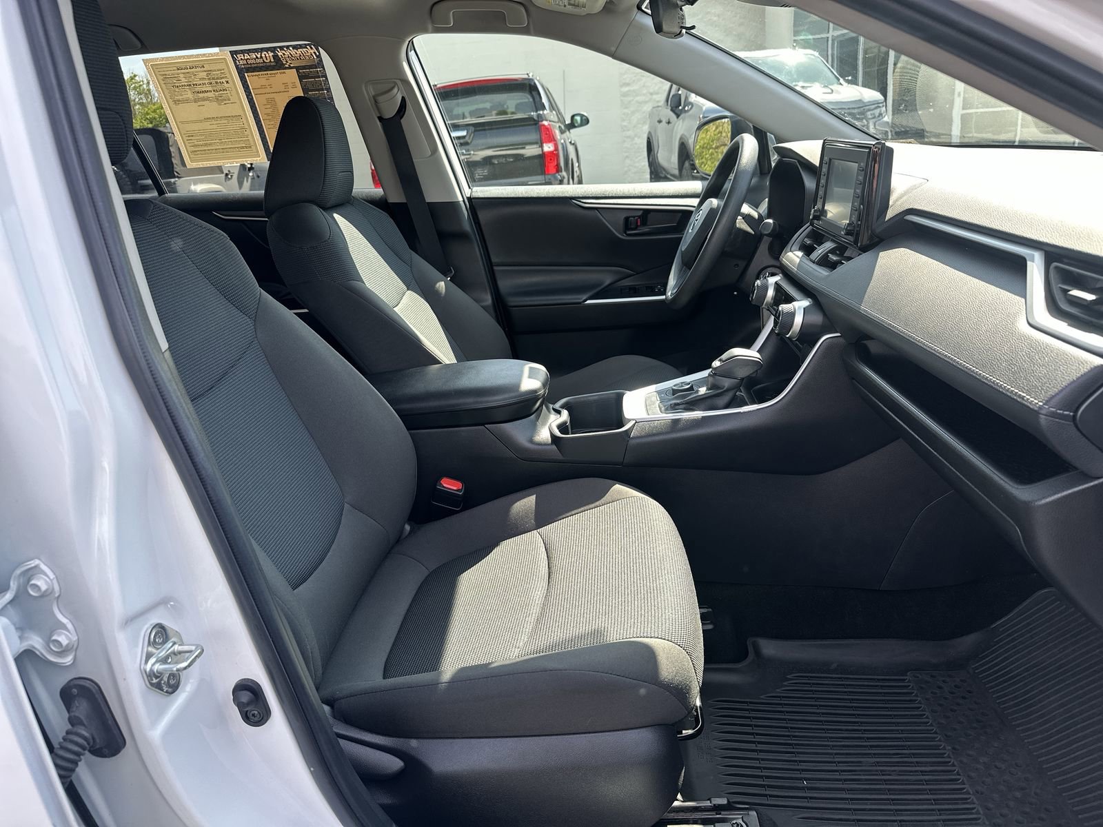 Used 2022 Toyota RAV4 LE AWD/4WD image 22