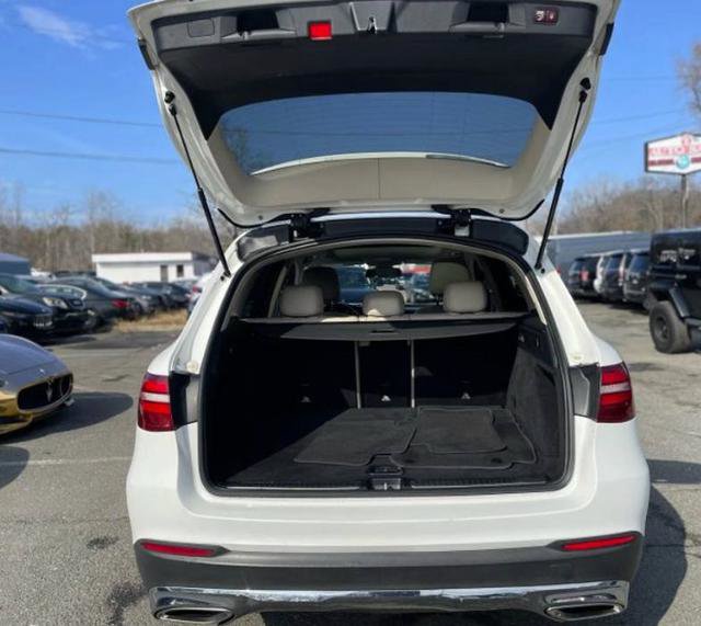 Used 2019 Mercedes-Benz GLC 300 GLC 300 w/ Premium Package image 32