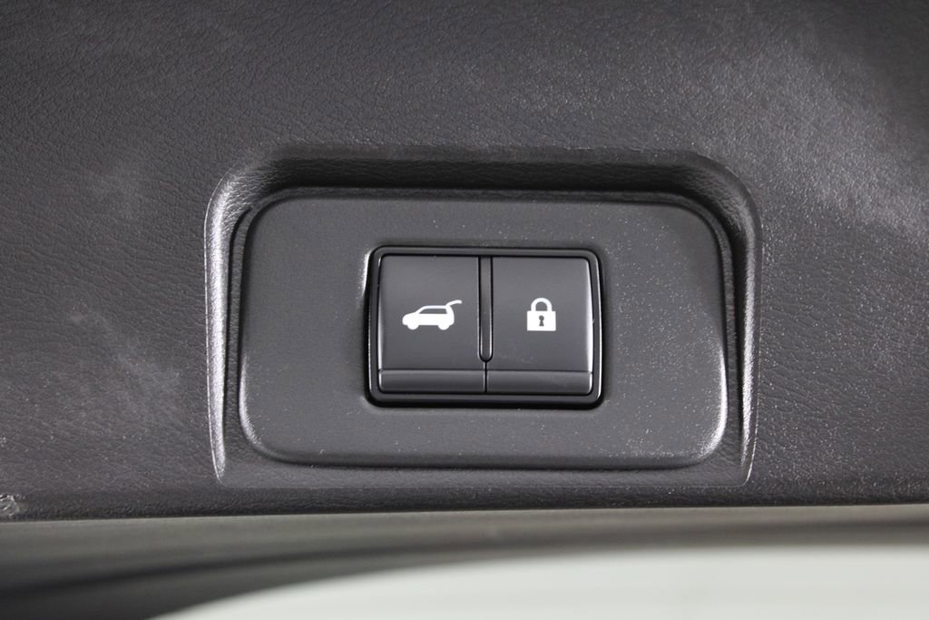 Used 2025 Nissan Rogue SV image 18