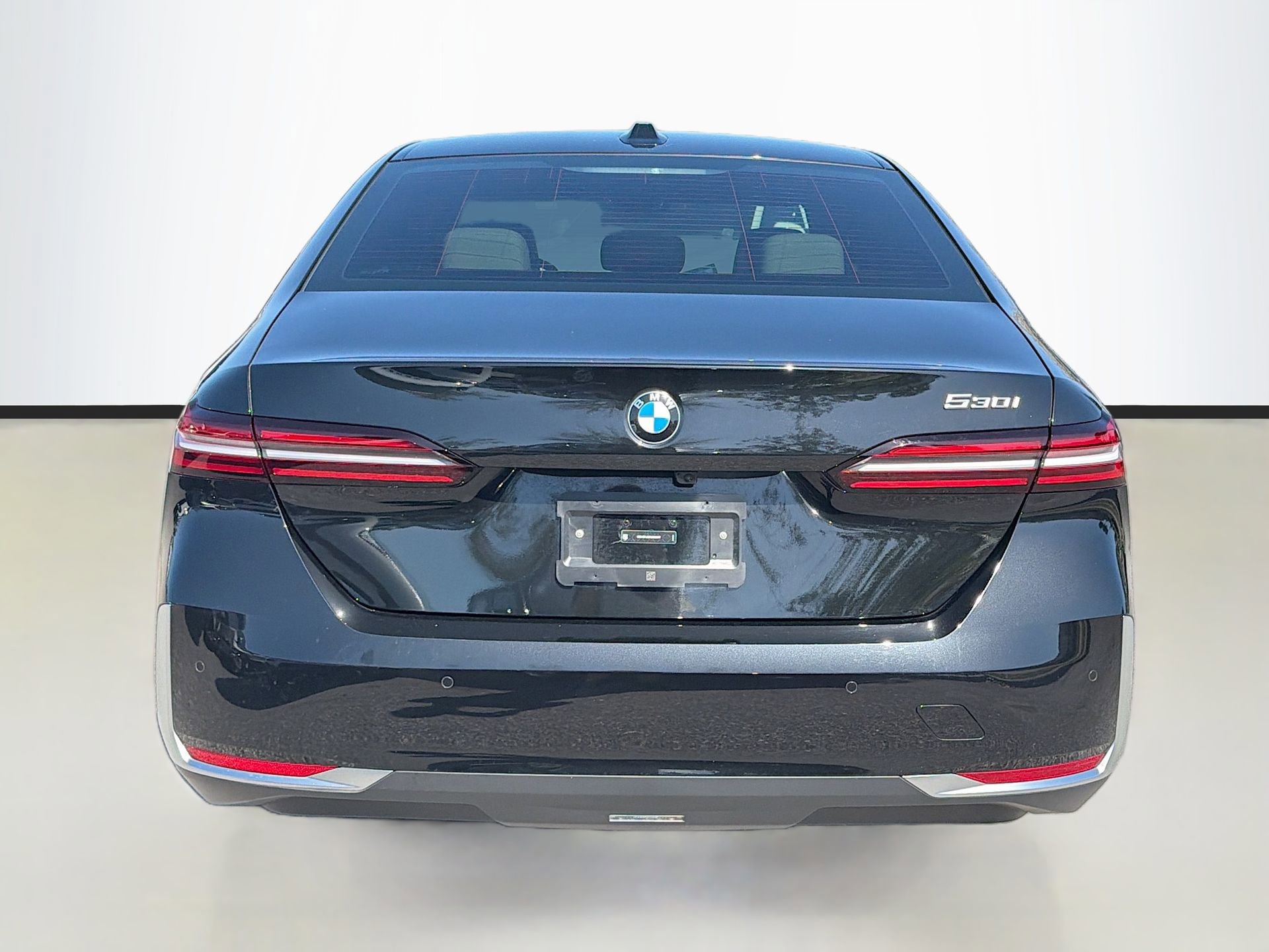 Used 2024 BMW 530i w/ Premium Package image 5