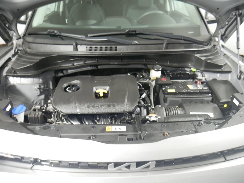 Used 2023 Kia Soul LX w/ LX Technology Package FWD image 3