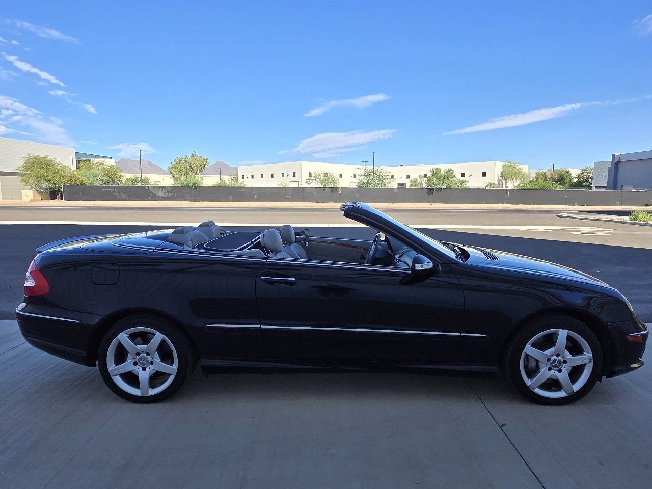 Used 2005 Mercedes-Benz CLK 500 Cabriolet image 3