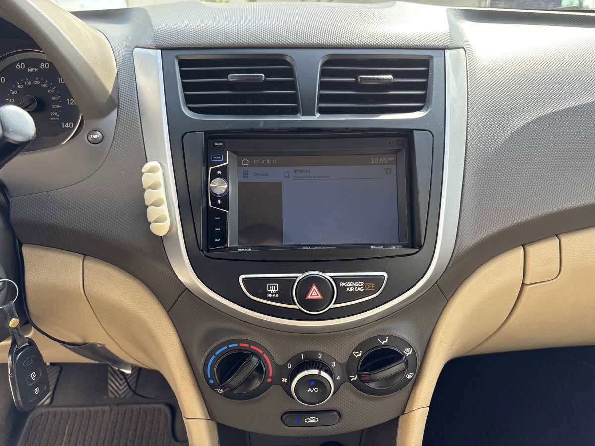 Used 2013 Hyundai Accent GLS FWD image 23