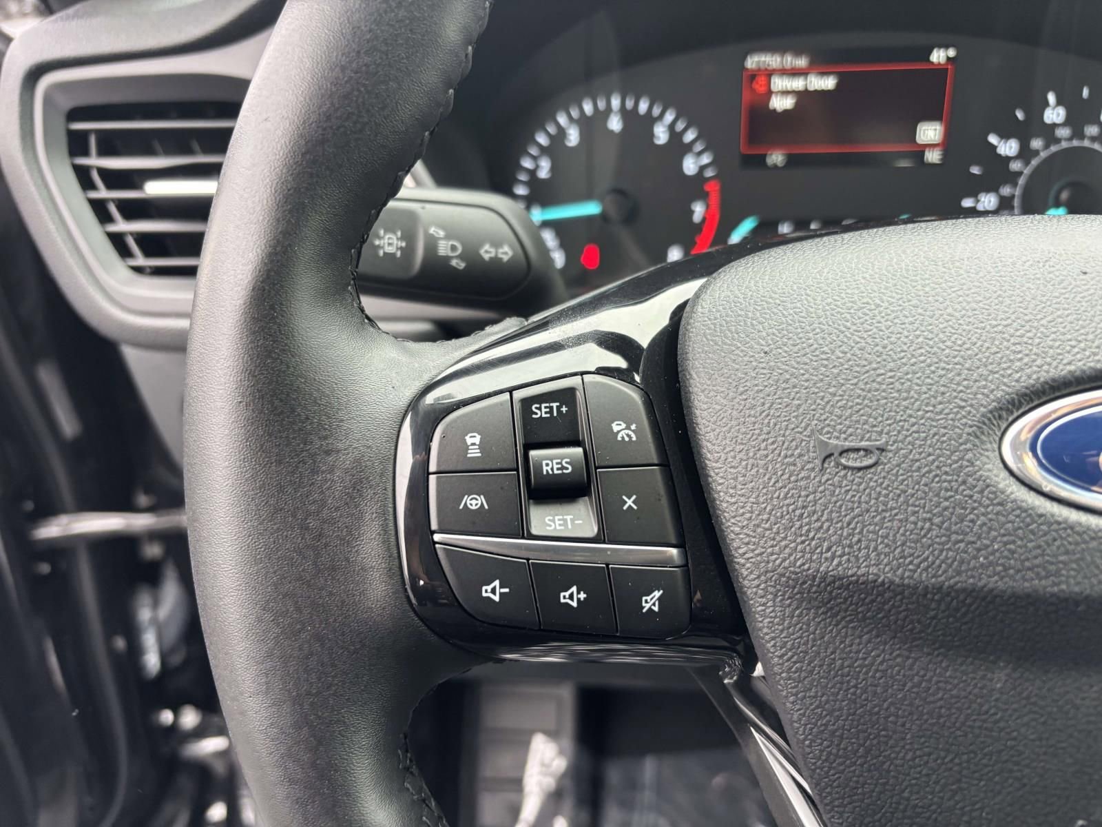 Used 2022 Ford Escape SE w/ SE Sport Appearance Package image 19