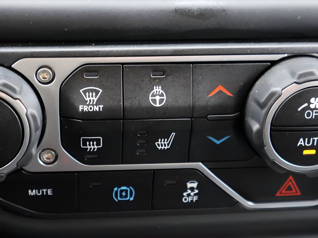 Used 2021 Jeep Wrangler Unlimited Sahara w/ Cold Weather Group AWD/4WD image 25