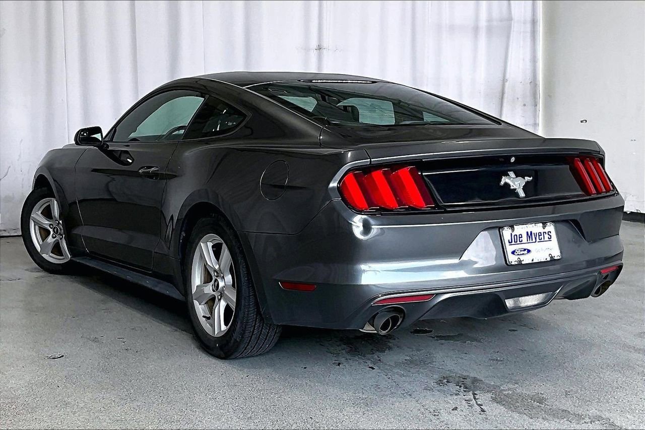 Used 2016 Ford Mustang Coupe RWD image 5
