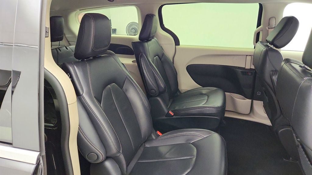 Used 2022 Chrysler Pacifica Touring-L FWD image 21