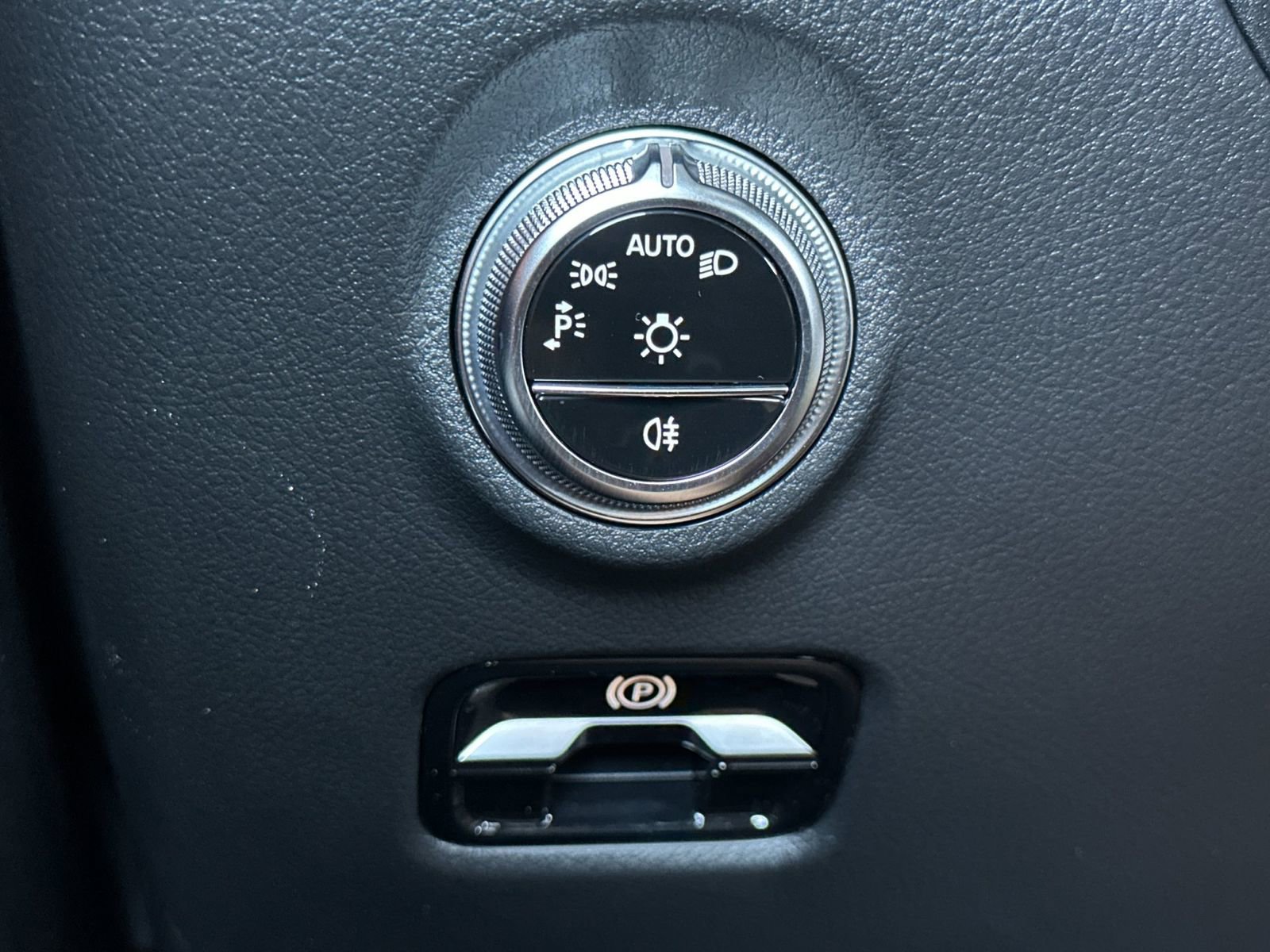 New 2025 Mercedes-Benz C 300 4MATIC Sedan image 29