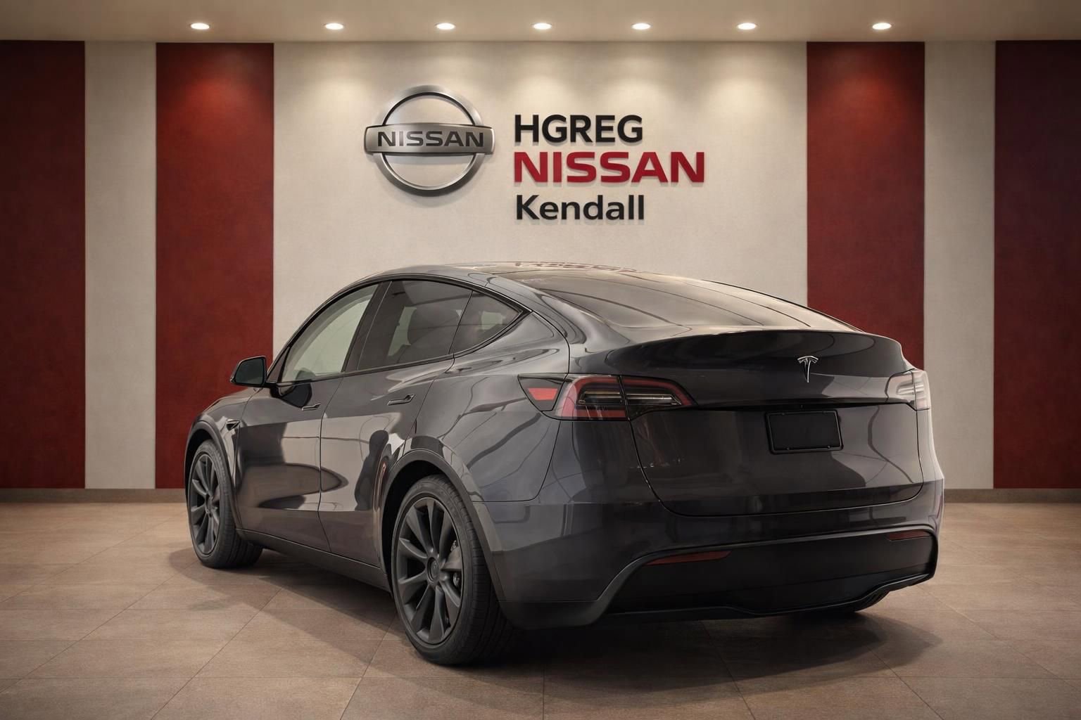 Used 2024 Tesla Model Y 2WD image 2