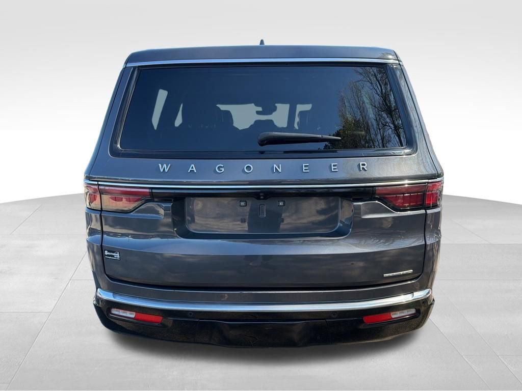 Used 2023 Jeep Wagoneer Series III w/ Preferred Equipment Group image 4