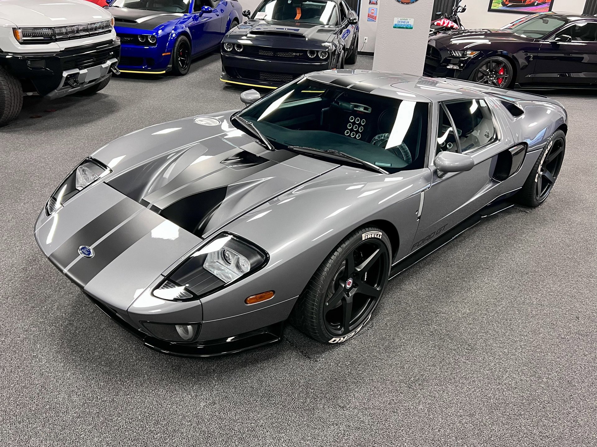 Used 2006 Ford GT RWD image 40