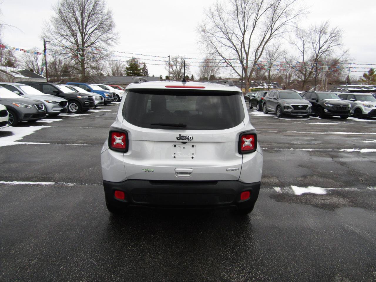 Used 2018 Jeep Renegade Latitude w/ Cold Weather Group FWD image 6