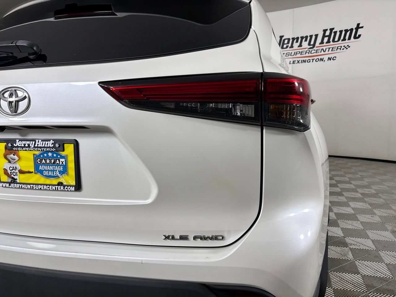 Used 2021 Toyota Highlander XLE AWD/4WD image 37