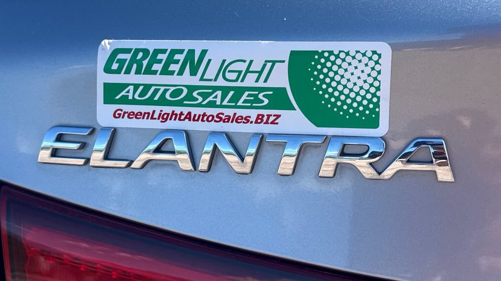 Used 2016 Hyundai Elantra SE w/ Option Group 02 FWD image 17