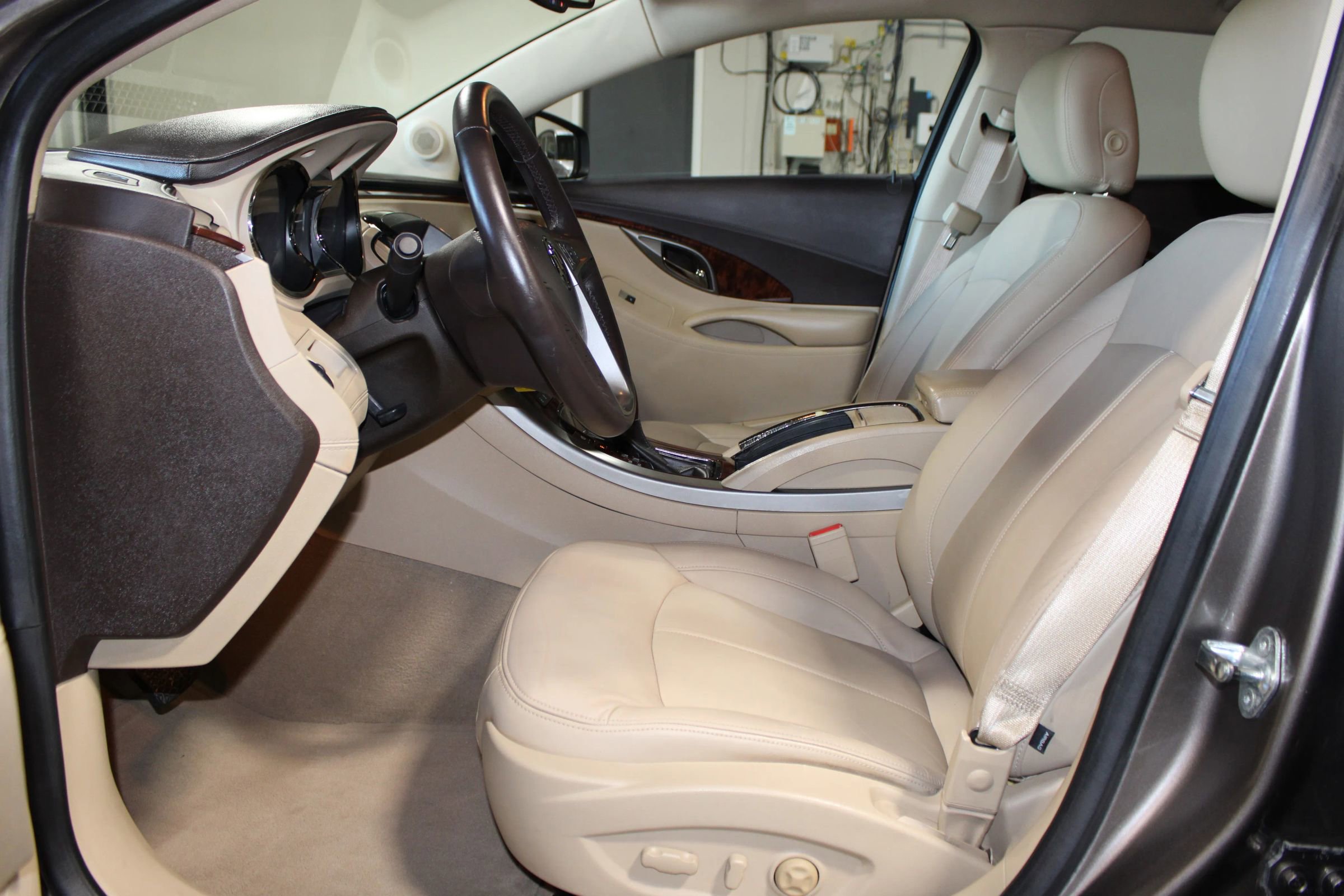 Used 2011 Buick LaCrosse CXL image 8