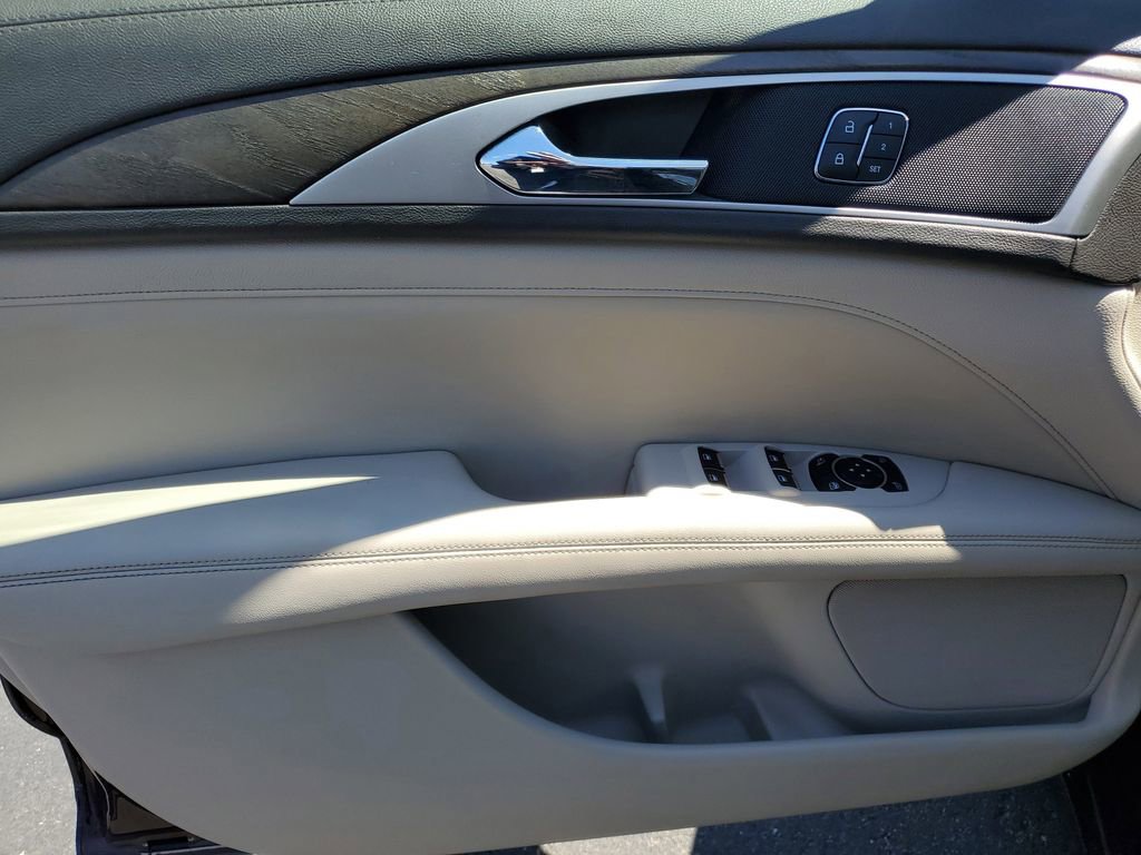 Used 2019 Lincoln MKZ Reserve FWD image 26