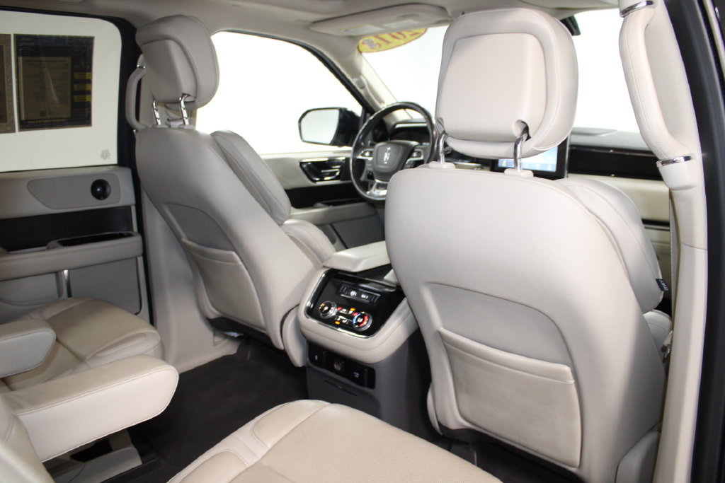 Used 2018 Lincoln Navigator Select RWD image 35