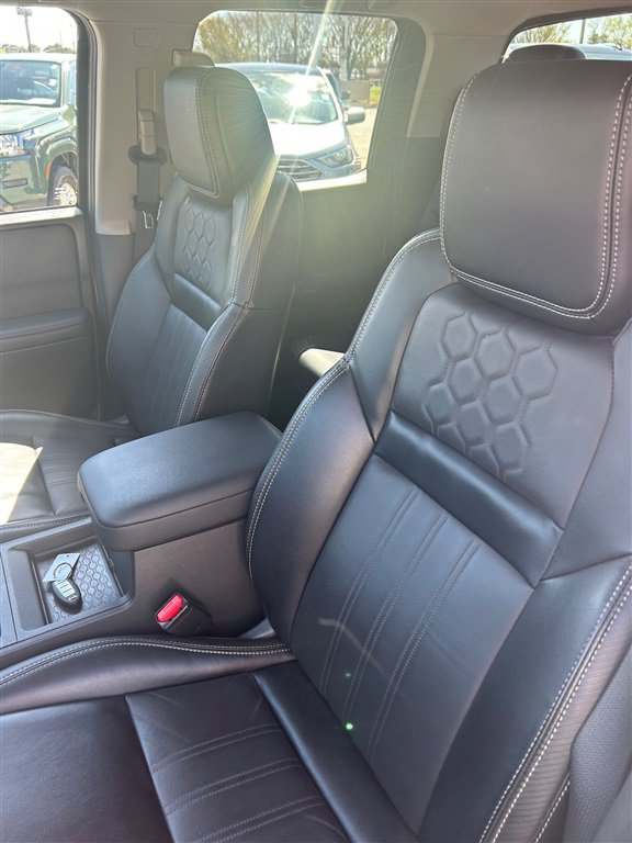 Used 2024 Nissan Frontier SL RWD image 8