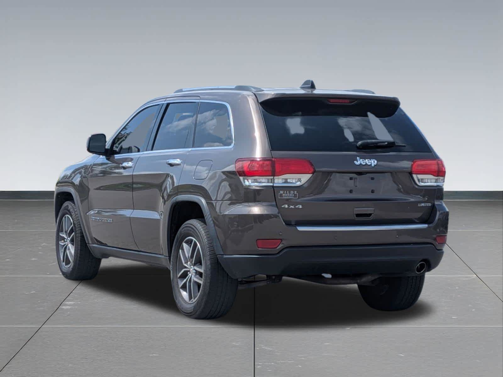 Used 2017 Jeep Grand Cherokee Limited AWD/4WD image 3