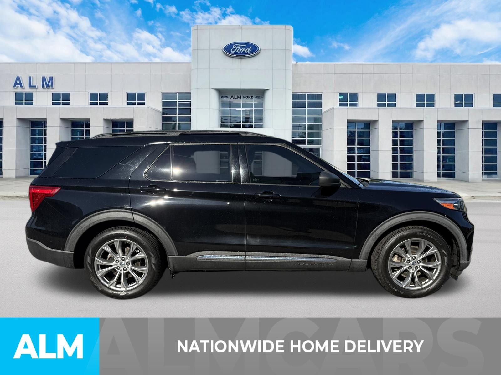 Used 2020 Ford Explorer XLT w/ Equipment Group 202A RWD image 4