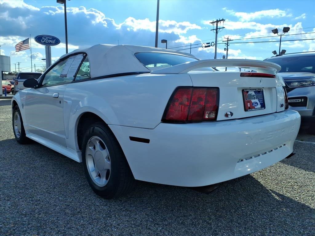 Used 2000 Ford Mustang Convertible image 4