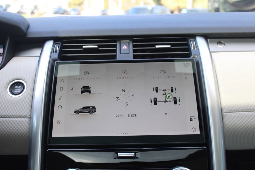 Certified 2025 Land Rover Discovery Dynamic SE image 24