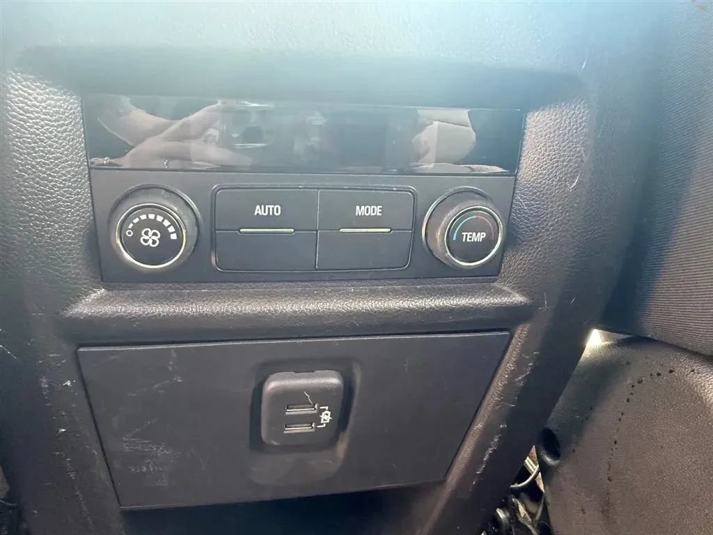 Used 2020 Chevrolet Traverse LS AWD/4WD image 28
