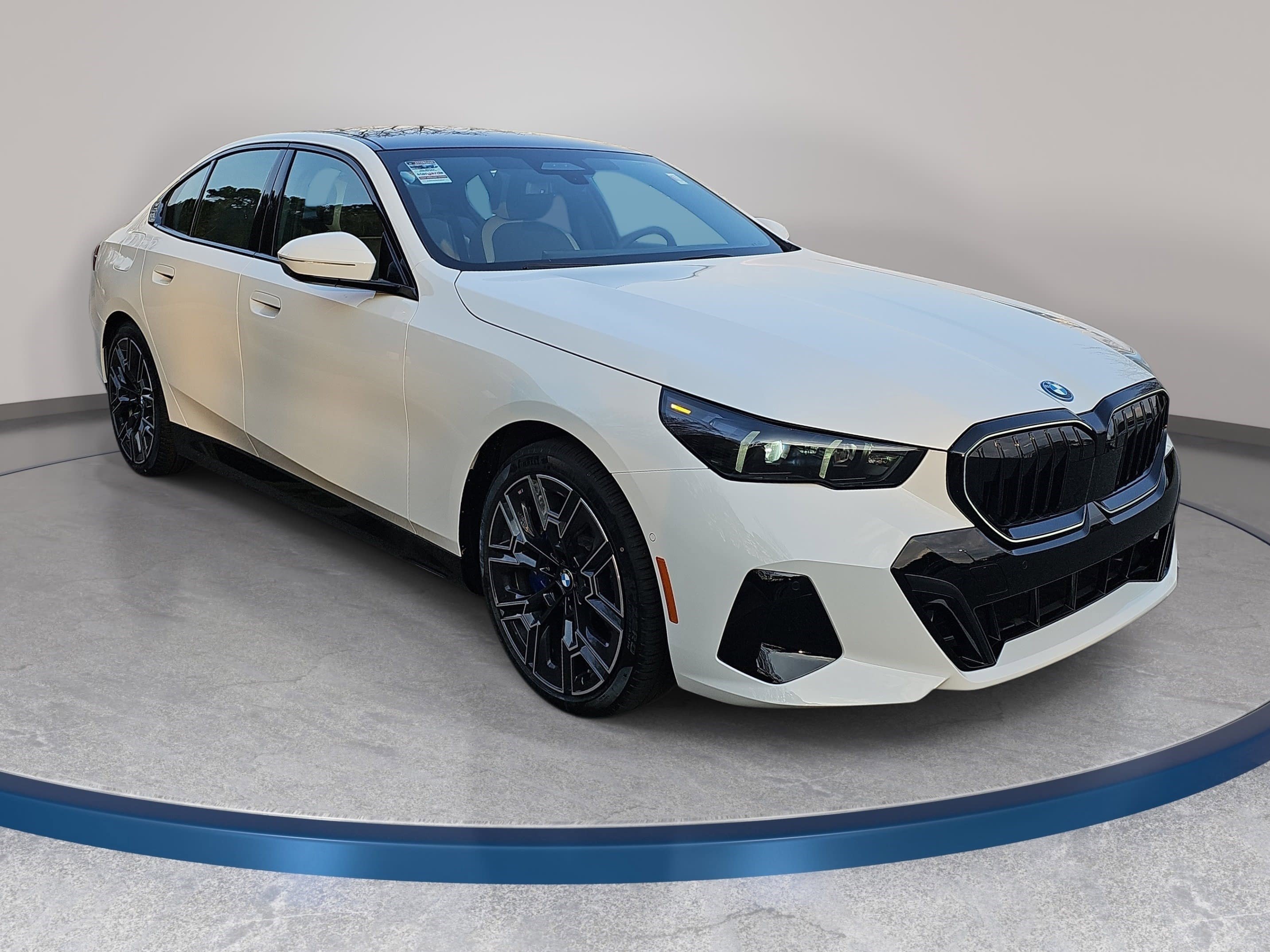 New 2026 BMW 550e xDrive w/ Executive Package image 3