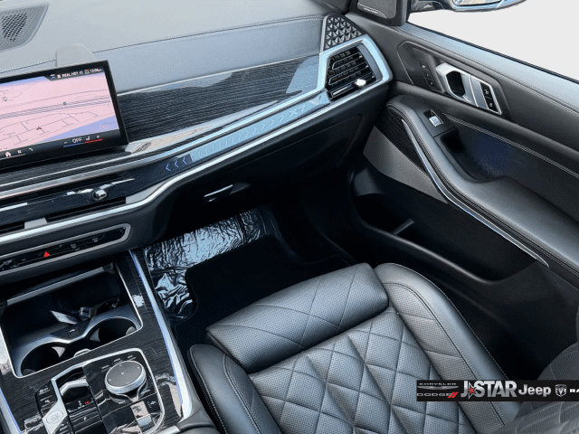 Used 2025 BMW X7 xDrive40i w/ M Sport Package AWD/4WD image 17