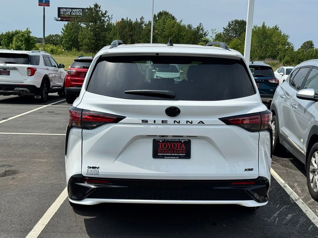 New 2026 Toyota Sienna XSE FWD image 7