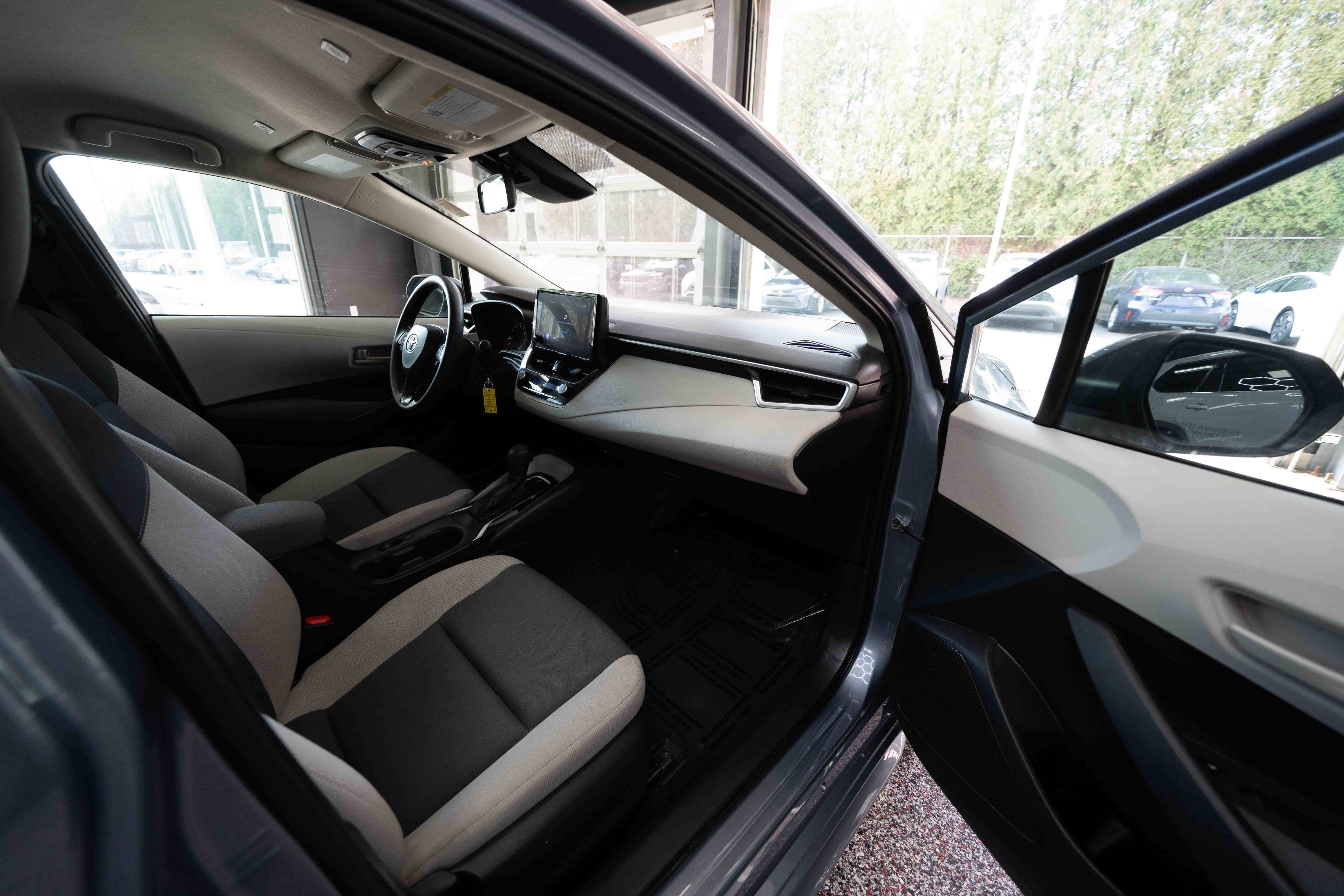 Used 2024 Toyota Corolla LE image 25