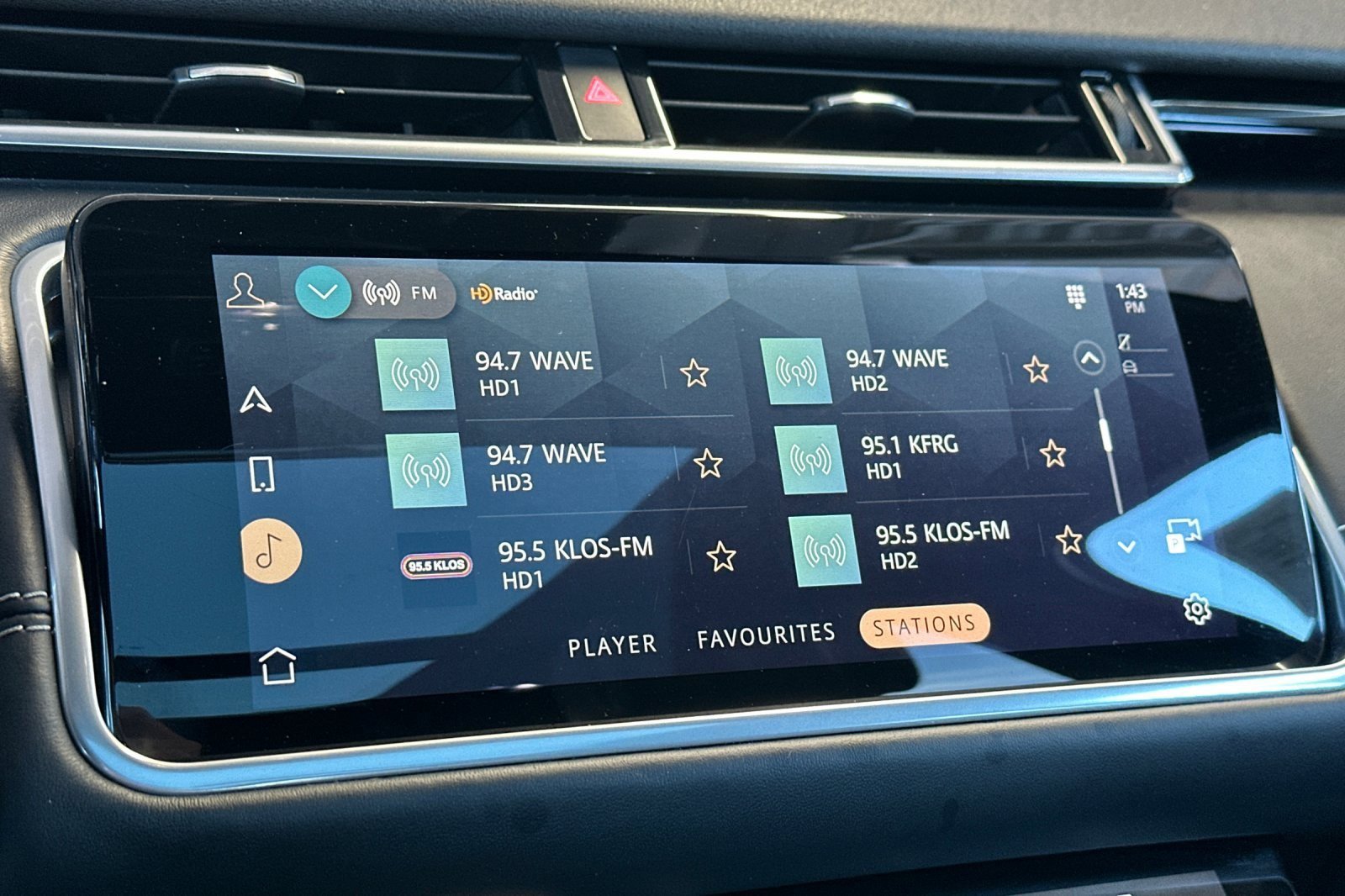 Used 2021 Land Rover Range Rover Velar R-Dynamic HSE image 17