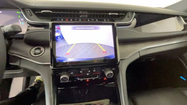 Used 2023 Jeep Grand Cherokee Overland w/ Luxury Tech Group IV AWD/4WD image 31