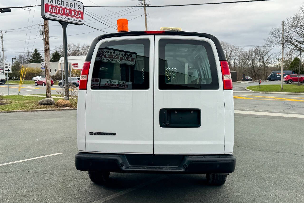 Used 2018 Chevrolet Express 2500 w/ Driver Convenience Package image 5
