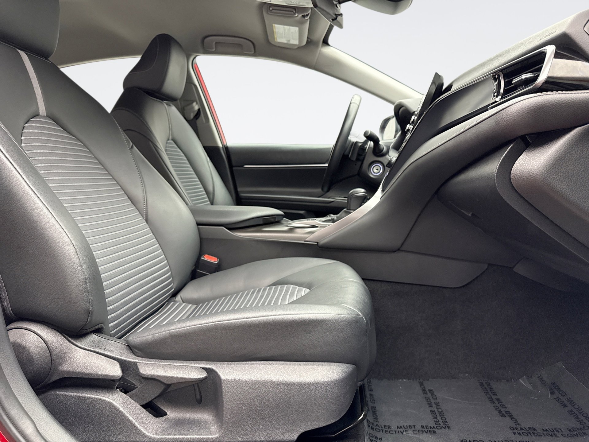 Used 2024 Toyota Camry SE image 16