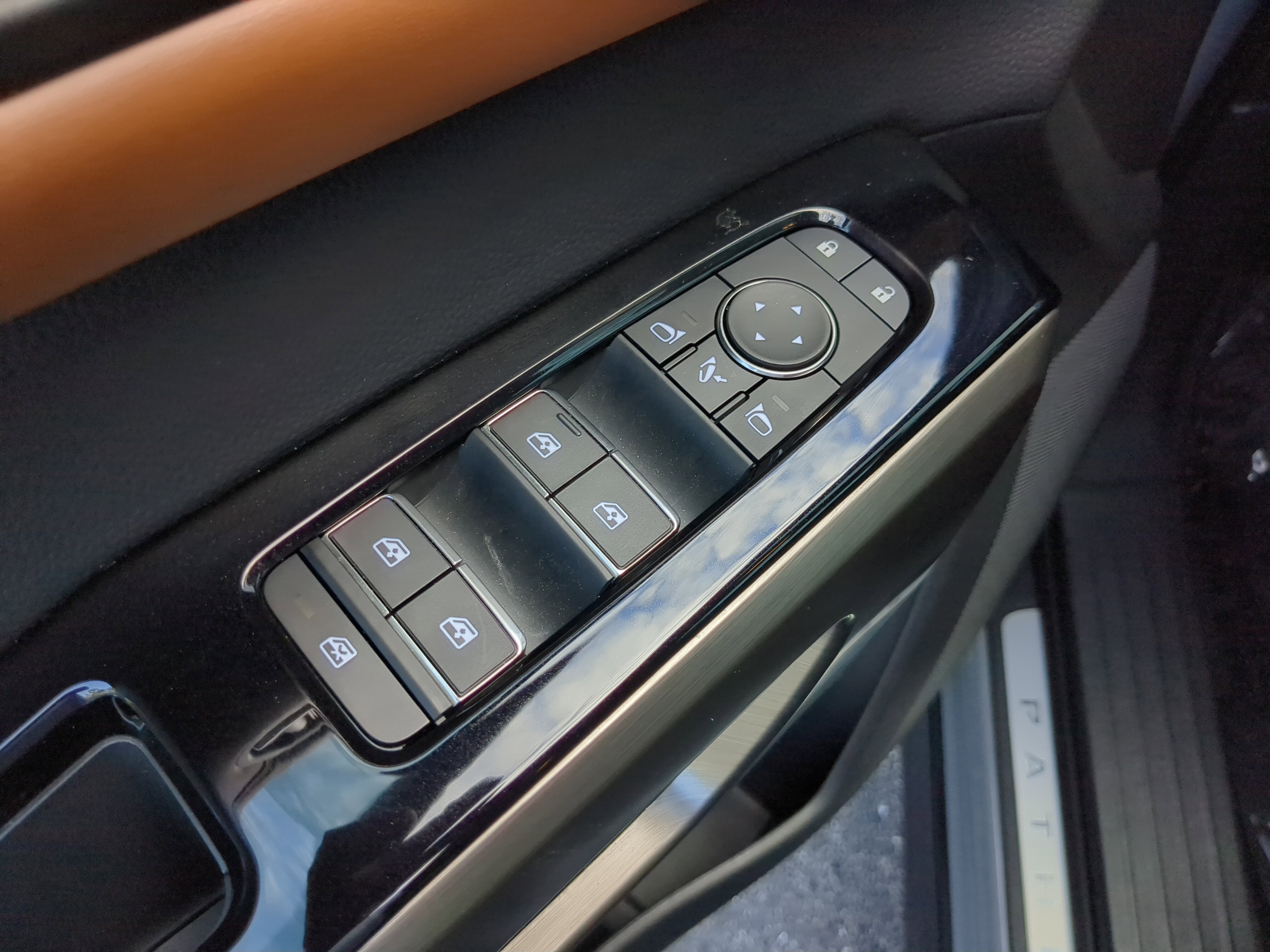 Used 2024 Nissan Pathfinder Platinum w/ Cargo Package image 17