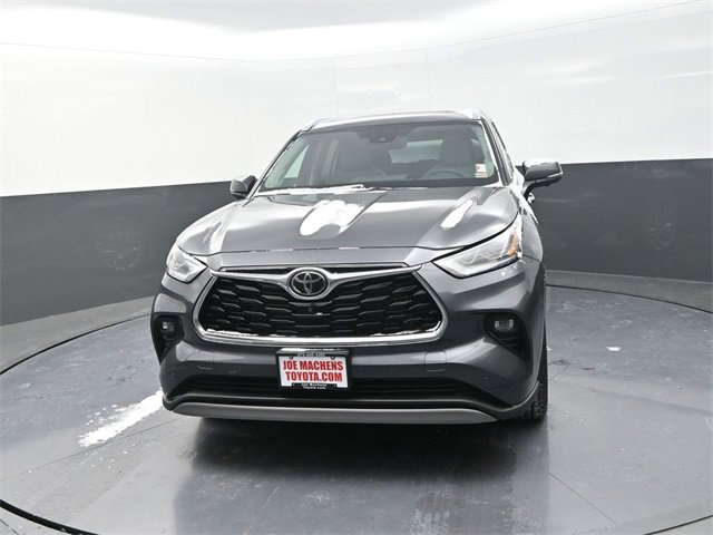 Used 2024 Toyota Highlander Platinum image 2